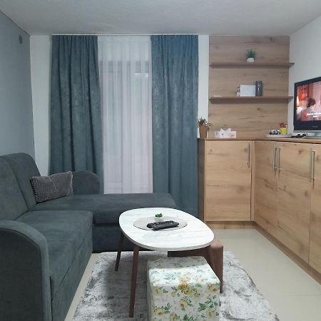 Apartmani Bet Gradacac 1 Maj Broj 24 Luaran gambar