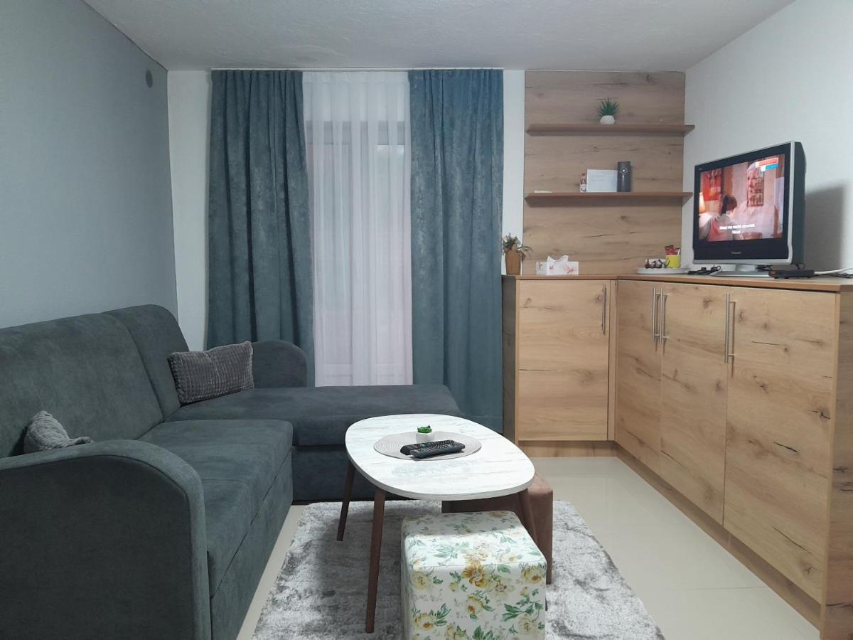 Apartmani Bet Gradacac 1 Maj Broj 24 Luaran gambar