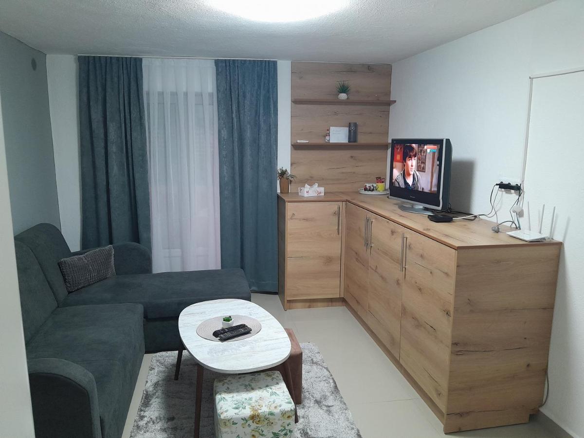 Apartmani Bet Gradacac 1 Maj Broj 24 Luaran gambar