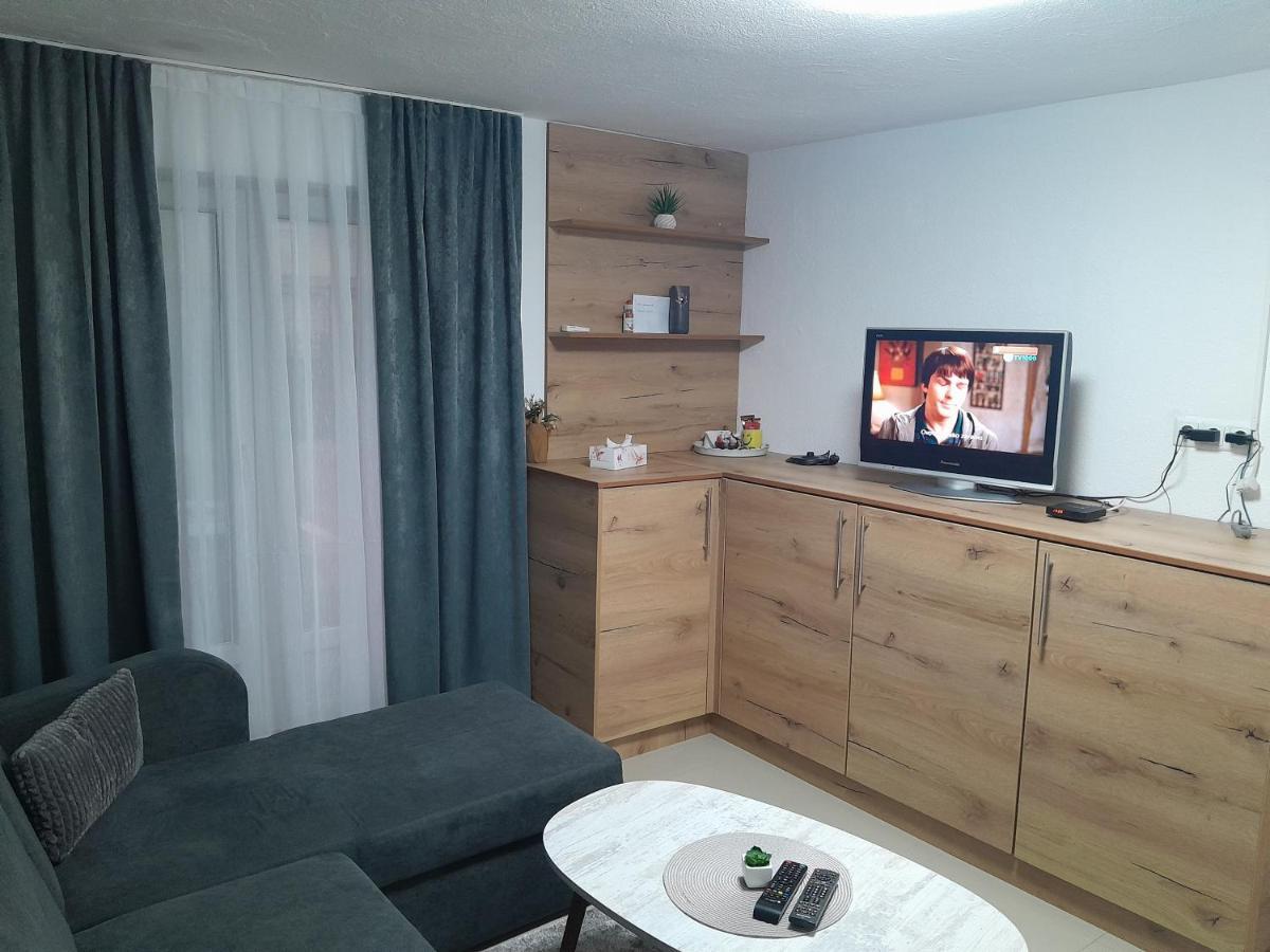 Apartmani Bet Gradacac 1 Maj Broj 24 Luaran gambar