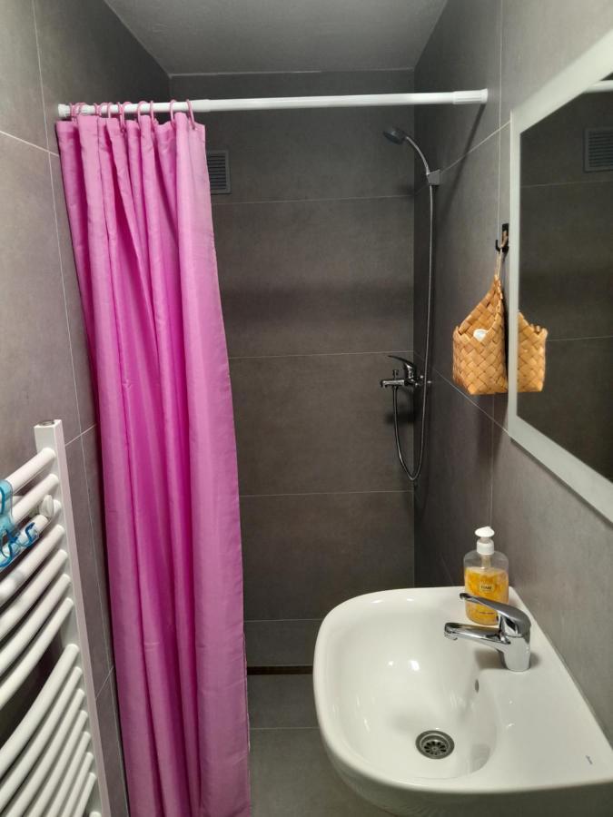 Apartmani Bet Gradacac 1 Maj Broj 24 Luaran gambar